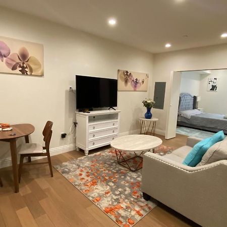 Gorgeous Apt With Parking In Ktown La 로스앤젤레스 외부 사진